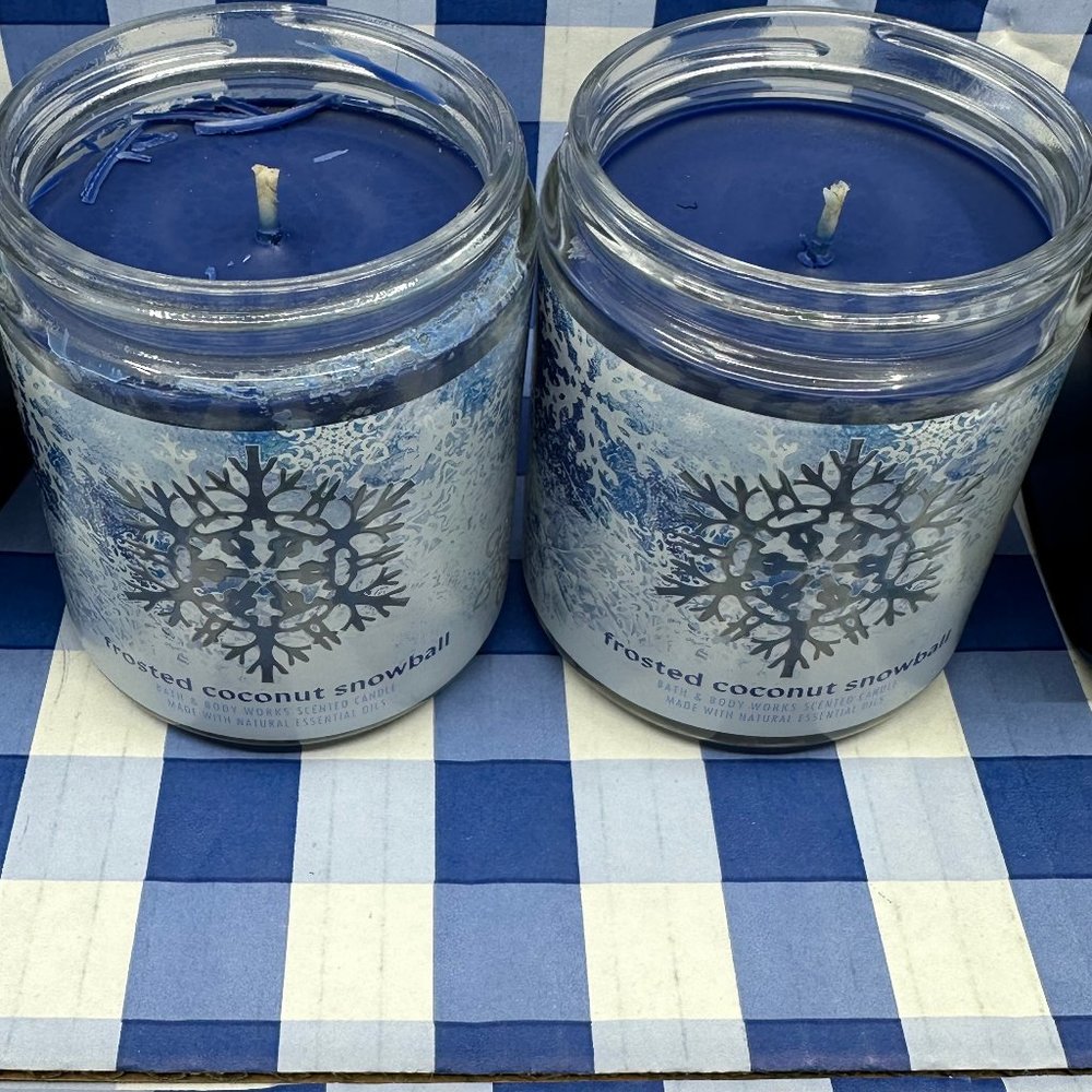 Set of 2 Bath & Body Works "FROSTED COCONUT SNOWBALL" Single Wick Candle…